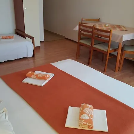 11332d * Gradac (Split-Dalmatia)