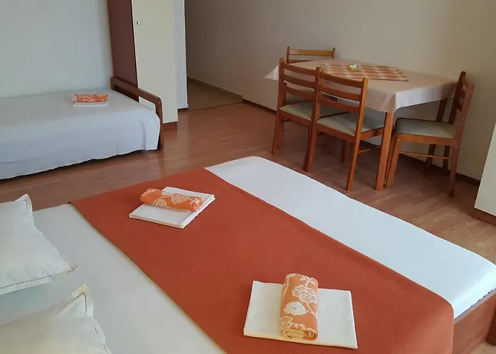 11332d * Gradac (Split-Dalmatia)